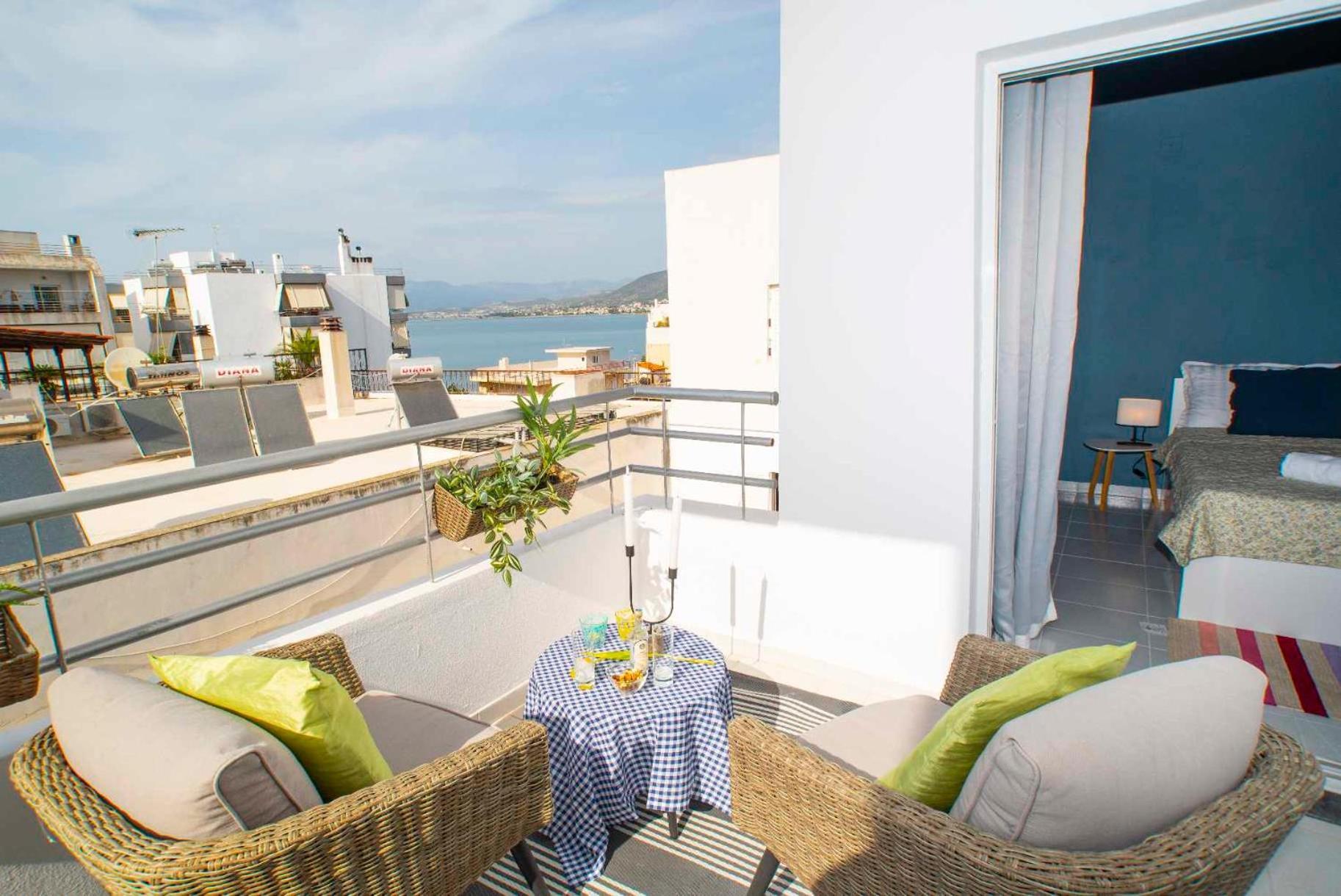 Top Floor Apartment In Chalkís Eksteriør billede